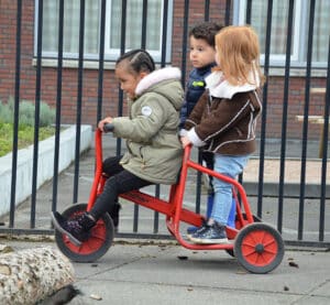 Kinderen op fiets